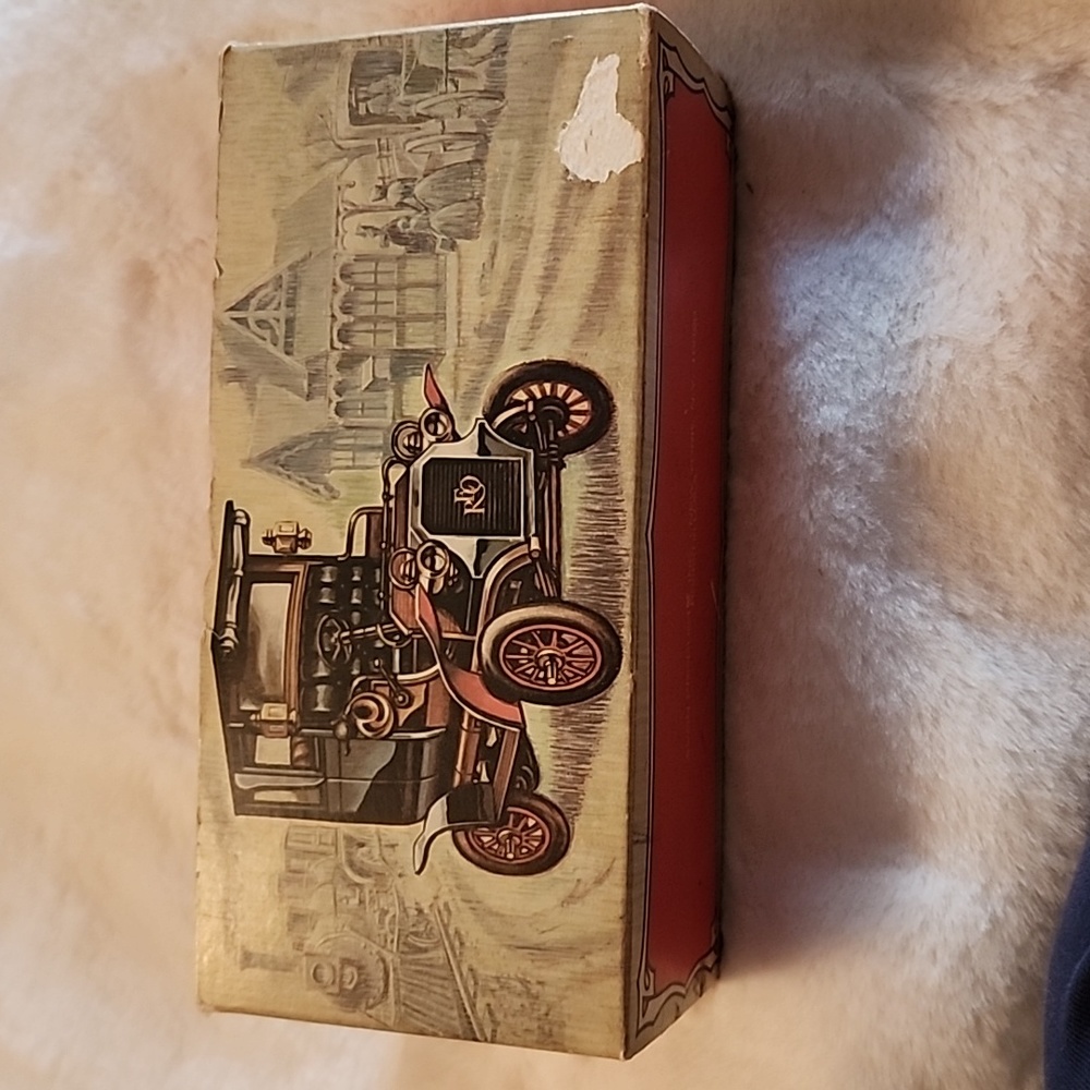 VINTAGE 1906 REO DEPOT WAGON -- AVON - Picture 3 of 12
